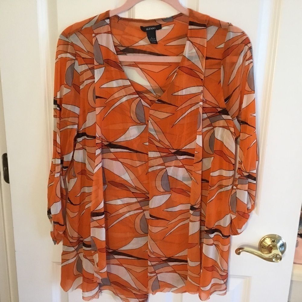 NWOT Alfani Brand Women’s Sz. L Orange & Tan Crepe Blouse w/ Long Sleeves.